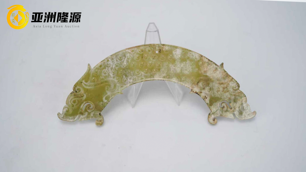 战国青玉双龙首璜：2200年的虹影龙光 - 北京亚洲隆源国际拍卖有限公司